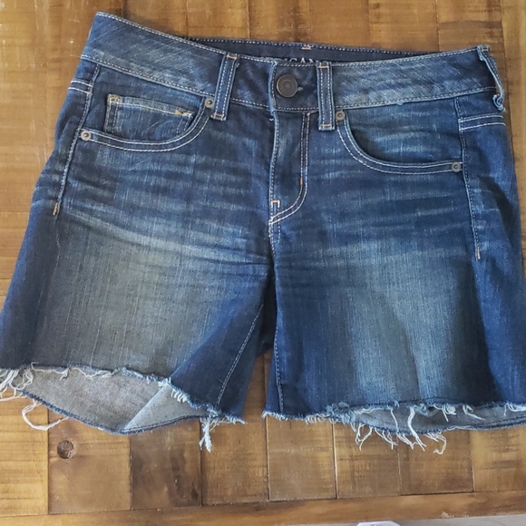 American Eagle Outfitters Women's Denim Frayed Shorts Sz 4 - Picture 1 of 4